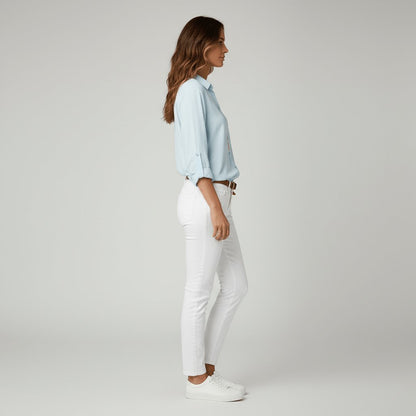 Women's Long-Sleeve Collared Button-Down Shirt in Relaxed Fit