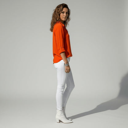 Women's Long-Sleeve Collared Button-Down Shirt in Relaxed Fit