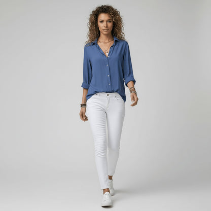 Women's Long-Sleeve Collared Button-Down Shirt in Relaxed Fit