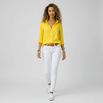 Women's Long-Sleeve Collared Button-Down Shirt in Relaxed Fit