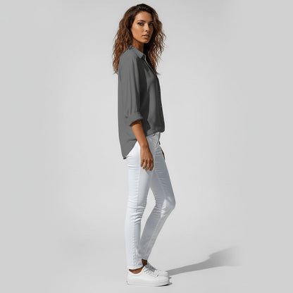 Women's Long-Sleeve Collared Button-Down Shirt in Relaxed Fit