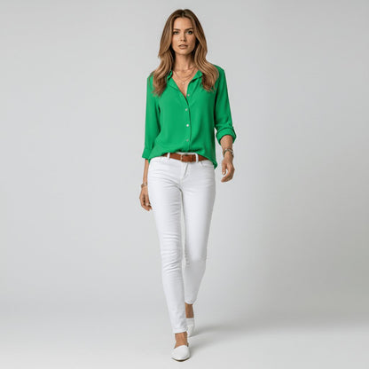 Women's Long-Sleeve Collared Button-Down Shirt in Relaxed Fit
